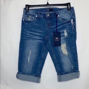Z2 distressed denim shorts nwt